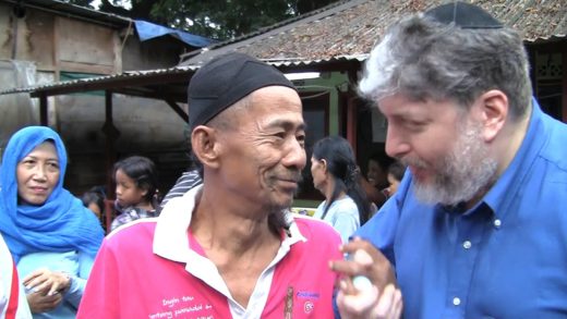 Rabbi Tovia Singer’s Indonesian Synagogue Joined by Muslim Community to Feed the Poor of Jakarta